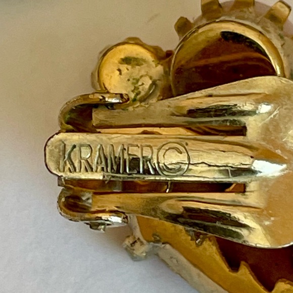 Vintage Signed Kramer Opalescent Leaf Motif Clip Earrings - Picture 7 of 7